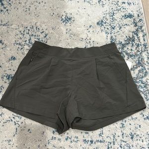 NWT Athleta “textured brooklyn short”